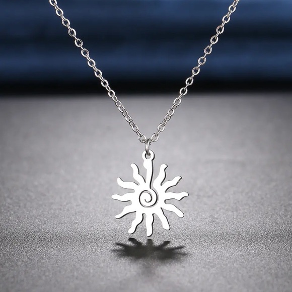 ⚜️[𝟯/$𝟭𝟴]⚜️NEW Sun Charm Stainless Steel Necklace - Picture 7 of 11